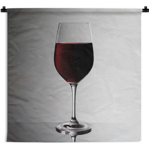 Wandkleed Rode wijn - Glas rode wijn op een grijs witte achtergrond Wandkleed katoen 180x180 cm - Wandtapijt met foto