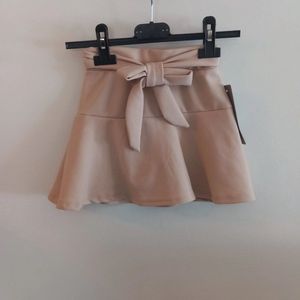 New Collection - Broek/rok kort met strikje - beige - maat 146/152