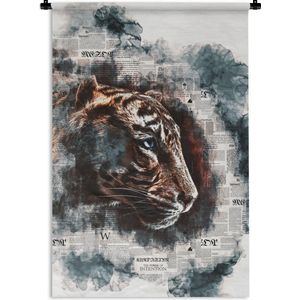 Wandkleed TijgerKerst illustraties - Kop van een tijger op een achtergrond van kranten Wandkleed katoen 90x135 cm - Wandtapijt met foto