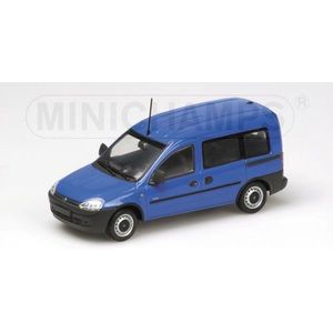 De 1:43 Diecast Modelcar van de Opel Combo Tour van 2002 in Blue.De fabrikant van het schaalmodel is minichamps. Dit model is alleen online beschikbaar