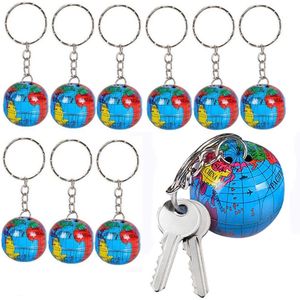 Decopatent 48 STUKS Wereldbol Sleutelhangers - Uitdeelcadeaus - Traktatie Uitdeelcadeautjes voor kinderen - Grabbelton - School - Kinderfeestje - Klein Speelgoed Trakteren - Grabbelton Traktaties Cadeautjes