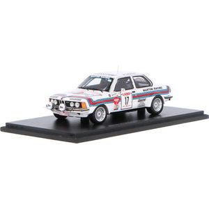Het 1:43 Diecast-model van de BMW 323i Martini #17 van de Ypres Rally van 1980. De chauffeurs waren H. Delbar en W. Lux. De fabrikant van het schaalmodel is Spark. Dit model is alleen online verkrijgbaar