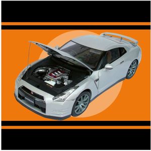 1:8 IXO Collections 009 Nissan GT-R 2011 Auto - Zilver Metalen Modelbouwpakket