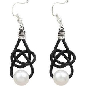 Zoetwater parel oorbellen Black Leather Pearl White - oorhangers - echte parels - sterling zilver (925) - echt leer - wit - zwart