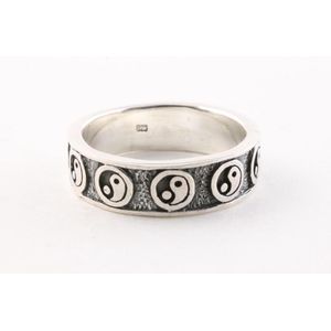 Zilveren ring met yin en yang tekens - maat 20