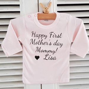 Baby shirtje meisje tekst mama eerste moederdag cadeau van papa | Happy first mother’s Day mommy met naam| lange mouw T-Shirt | roze | maat 62 | liefste leukste kleding babykleding