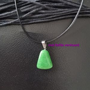 Edelsteen met leren ketting Groene jade driehoek hanger
