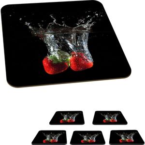 Onderzetters voor glazen - Aardbeien - Fruit - Water - Zwart - Rood - 10x10 cm - Glasonderzetters - 6 stuks