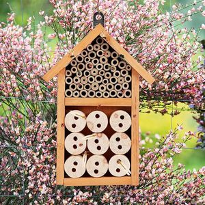 insectenhotel / Design insectenhotel met natuurlijke materiaal - Voor bijen, lieveheersbeestjes en vlinders - Om op te hangen 26 x 16 x 6 cm