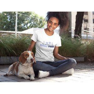 Shirt - All you need is a dog - Wurban Wear | Grappig shirt | Hond | Unisex tshirt | Speelgoed | Hondenmand | Knuffel | Wit