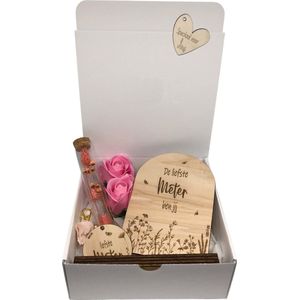 Geschenkbox liefste METER | roze | bloemen | droogbloemen | liefste meter | meter vragen | meter worden | peettante vragen | peettante worden | cadeau  | geschenkdoos | giftbox