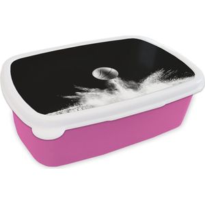 Broodtrommel Roze - Lunchbox - Brooddoos - Poeder spat omhoog als een basketbal erop stuit - zwart wit - 18x12x6 cm - Kinderen - Meisje