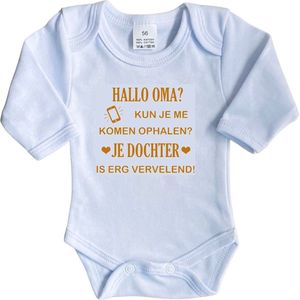 La Petite Couronne Romper Lange Mouw ""Hallo oma kun je me komen ophalen Je dochter is vervelend"" Unisex Katoen Wit/tan Maat 56