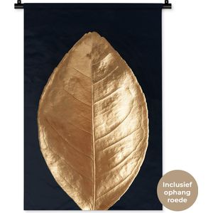 Wandkleed Golden leaves staand - Close-up van een gouden blad op een zwarte achtergrond Wandkleed katoen 60x90 cm - Wandtapijt met foto