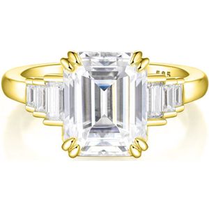 Rectanglo - 18k Geelgouden Smaragd Geslepen Moissanite Ring met Baguette Accenten - 3.5 karaat