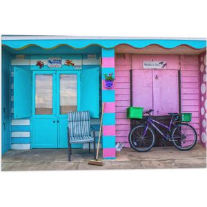 WallClassics - Vlag - Blauw en Roze Strandhuisjes - 60x40 cm Foto op Polyester Vlag