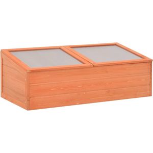 <p>Deze houten broeikas is gemaakt van duurzaam polycarbonaat en stevig hout. Met zijn ruime afmetingen van 100 x 50 x 34 cm (L x B x H) biedt deze kas voldoende ruimte voor al je planten, groenten, kruiden en bloemen.</p>
<p>Dankzij de scharnierdeksel is het eenvoudig om planten water te geven of uit de kas te halen. Deze kweekkas is speciaal ontworpen om je kruiden en planten te beschermen tegen koud weer en bevriezing in de lente.</p>
<p>De broeikas is eenvoudig te monteren en heeft een waterbestendige open bodem. Let wel op, het dak van de tuinkas is niet bestand tegen hevige sneeuwval.</p>
<p>Belangrijk om te weten: deze kas is geen gebouw of serre voor vrijetijdsdoeleinden, maar een tijdelijke agriculturele installatie die bedoeld is voor hobbytuinieren.</p>
<ul>
  <li>Materiaal: hout en PC plaat</li>
  <li>Afmetingen: 100 x 50 x 34 cm (L x B x H)</li>
  <li>Met 2 PC platen</li>
  <li>Open bodem</li>
  <li>Waterbestendig</li>
</ul>