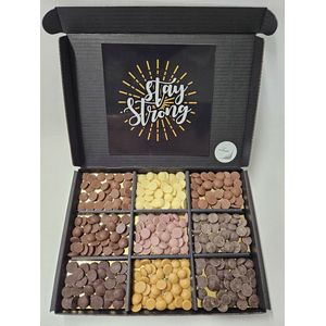 Chocolade Callets Proeverij Pakket met Mystery Card 'Stay Strong' met persoonlijke (video) boodschap | Chocolademelk | Chocoladesaus | Verrassing box Verjaardag | Cadeaubox | Relatiegeschenk | Chocoladecadeau