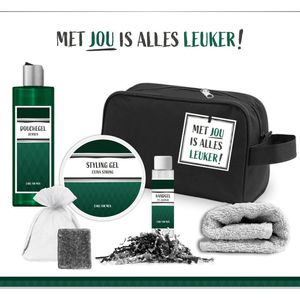 Geschenkset ""Met Jou Is Alles Leuker!"" - 7 Producten - 730 Gram | Giftset voor hem - Luxe cadeaubox man - Vaderdag - Verjaardag - Wellness - Pakket - Cadeau set - Vader - Broer - Vriend - Collega - Groen - Toilettas