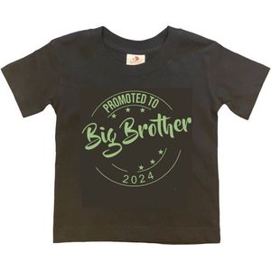 Shirt Aankondiging zwangerschap Promoted to Big Brother 2024 | korte mouw | Zwart/sage green (saliegroen) | maat 86/92 zwangerschap aankondiging bekendmaking Baby big bro brother Grote Broer