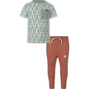 Koko Noko - Kledingset - Jongens - 2delig - Broek - Jogging Trouwsers - Rusty Brown - Shirt Bright Green - Maat 104