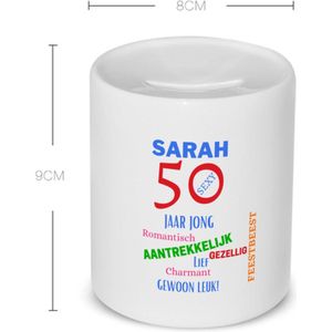 Akyol - sarah 50 jaar jong Spaarpot - 49+1 - mensen die 50 zijn geworden - 50 jaar sarah en abraham cadeau - jubileum man en vrouw - mok met opdruk - verjaardagsmok - grappige tekst mok - jarig - verjaardag - 350 ML inhoud