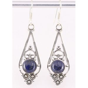 Lange opengewerkte zilveren oorbellen met lapis lazuli