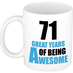 71 great years of being awesome mok wit en blauw - cadeau mok / beker - 29e verjaardag / 71 jaar