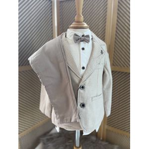 luxe jongens kostuum-kinderpak- kinderkostuum-4 delige set - beige gestreepte blazer, witte hemd, donkerbeige kostuumbroek ,vlinderstrik -bruidsjonkers-bruiloft-feest-verjaardag-fotoshoot-2 jaar maat 92