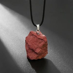 Rode Steen - Kunstmatige ruwe edelsteen kristallen ketting