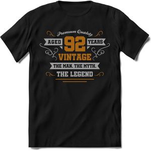 92 Jaar Legend - Feest kado T-Shirt Heren / Dames - Zilver / Goud - Perfect Verjaardag Cadeau Shirt - grappige Spreuken, Zinnen en Teksten. Maat XL