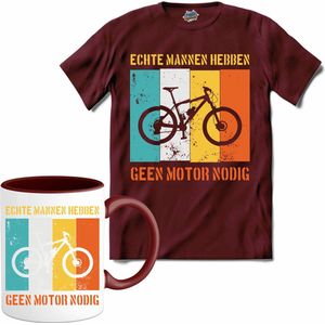 Echte mannen hebben geen motor nodig Heren T-shirt | Fietsen | Wielrennen | Mountainbike | cadeau - T-Shirt met mok - Unisex - Burgundy - Maat XXL