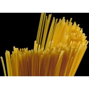 Dibond - Keuken / Eten / Voeding - Pasta / Spaghetti in geel / zwart - 100 x 150 cm