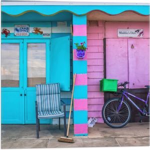 WallClassics - Vlag - Blauw en Roze Strandhuisjes - 50x50 cm Foto op Polyester Vlag
