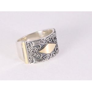 Traditionele bewerkte zilveren ring met 18k gouden decoraties - maat 18