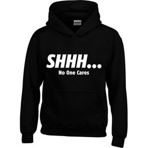 Hoodie - SHHH... No One Cares - Sarcastisch - Sarcasme - Tekst - Zwart - Unisex - Maat XXL