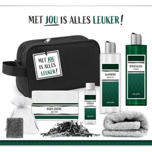 Geschenkset ""Met Jou Is Alles Leuker!"" - 8 Producten - 830 Gram | Giftset voor hem - Luxe cadeaubox man - Vaderdag - Verjaardag - Wellness - Pakket - Cadeau set - Vader - Broer - Vriend - Collega - Groen - Toilettas