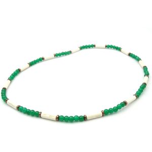 Kralenketting voor heren met groene imitatie Jade glaskralen, witte howlite kralen en hematiet ringetjes lengte 45 cm