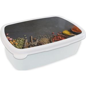 Broodtrommel Wit - Lunchbox - Brooddoos - Specerijen op een zwarte achtergrond - 18x12x6 cm - Volwassenen