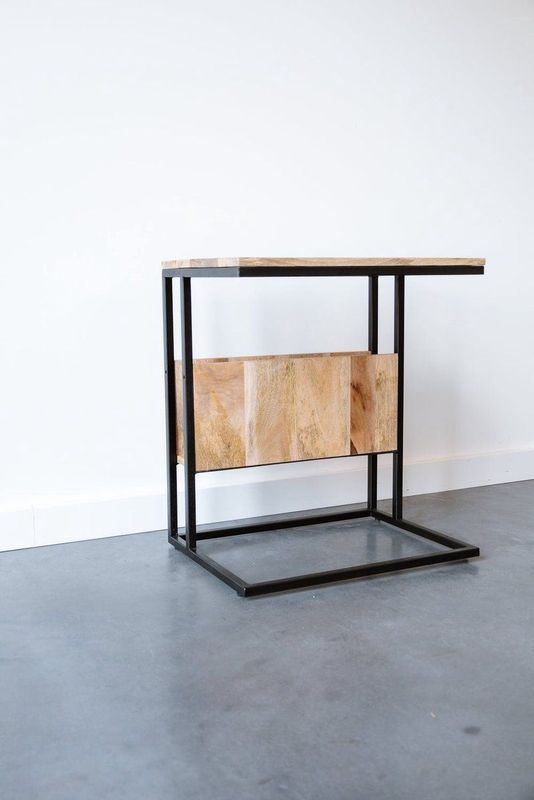 Luxe Bijzettafel voor over de bank (EXTRA BREED) | Mangohout en Staal | 45x60x69cm Banktafel - Laptoptafel bijzettafel - Laptop Table - Laptop Tafel Schoottafel Bedtafel - Bank laptoptafel - Banktafeltje Bijzettafeltje (69cm hoogte)