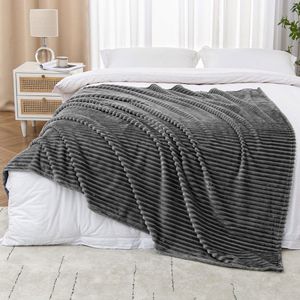 Unyqoos® Dikke, Zachte Flanellen Fleece Deken met Pompons voor Comfortabel Wonen en Reizen, 130 x 150 cm, Donkergrijs