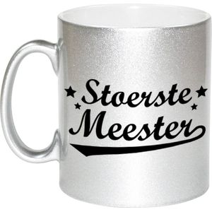 Stoerste meester cadeau mok - 330 ml - zilverkleurig - Meesterdag/einde schooljaar cadeau