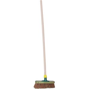Brumag Straatbezem Greenwood voor buiten terrastegels en klinkers - Harde haren bezemkop 28 cm breed - Houten steel 120 cm