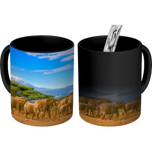 Magische Mok - Foto op Warmte Mokken - Koffiemok - Olifant - Berg - Safari - Magic Mok - Beker - 350 ML - Theemok