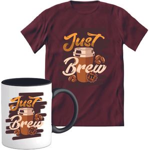 T-Shirtknaller T-Shirt met Koffiemok | Just Brew - Koffie Kleding | Heren / Dames Shirt met Mok Cadeau | Kleur rood | Maat S