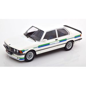 Het 1:18 Diecast-model van de BMW Alpina C1 2.3 E21 uit 1980 in wit. De fabrikant van het schaalmodel is KK Scale. Dit model is alleen online verkrijgbaar