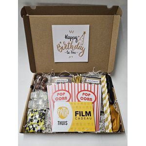 Film Pret Pakket - Happy Birthday met filmcadeaubon, mystery card met persoonlijke (video)boodschap en vele film-feestartikelen | Verjaardag | Jubileum | Zomaar