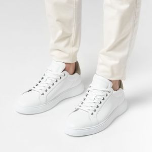 Manfield - Heren - Witte leren sneakers met taupe detail - Maat 47