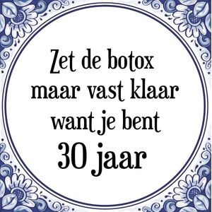 Verjaardag Tegeltje met Spreuk (30 jaar: Zet de botox maar vast klaar, want je bent 30 jaar + cadeau verpakking & plakhanger