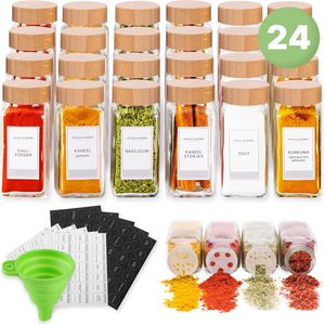 S.old 24 Glazen Kruidenpotjes Vierkant met Bamboe Deksel en Stickers - Kruidenstrooier - Spice Jars - Complete set met 2 Soorten Strooideksels, Voorbedrukte Stickers en Trechter - Inhoud 120 mL